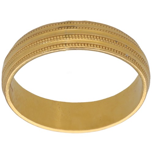 22ct gold ring 19g patterned - 22ct,