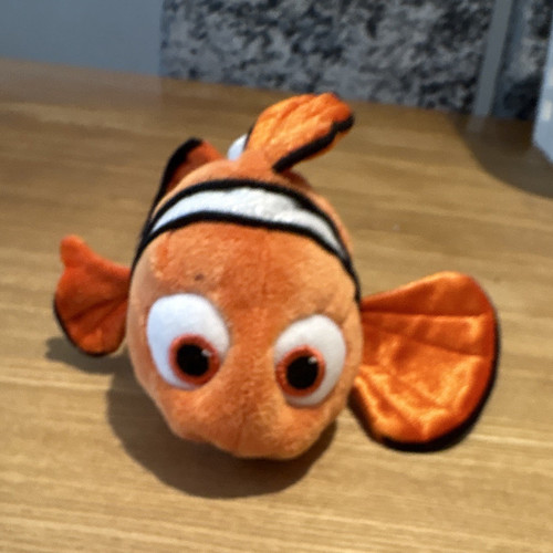 Disney store finding nemo - disney,