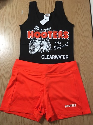 New hooters girl - new, rare