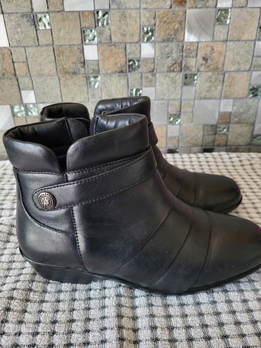 Used vgc pavers black - pavers, leather