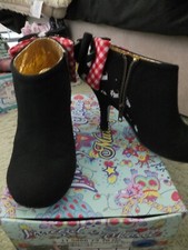 Irregular Choice Cortesan Baby Beauty Scot Black/Red/white Shoe/boot Size 5