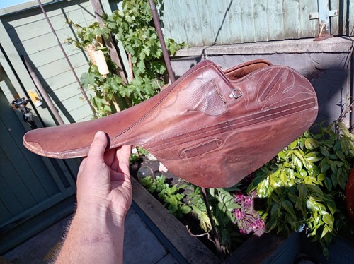 Lightweight race horse saddle - lightweight,