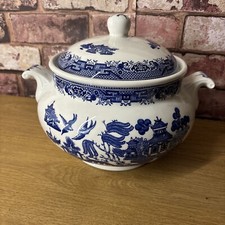 Lovely Vintage Blue Willow Churchill Covered Vegetable Dish Excellent
