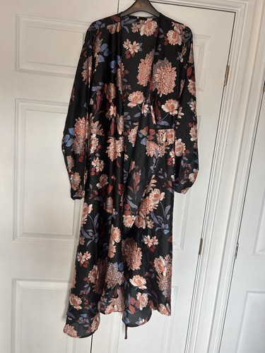 Very floral black - black, wrap-style