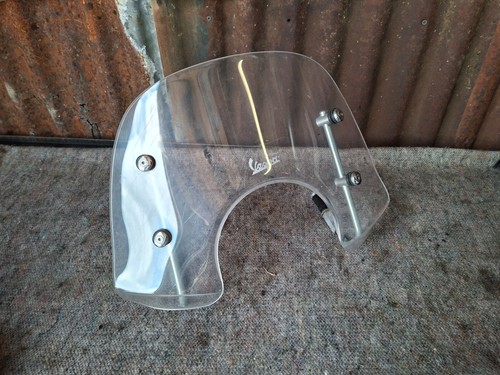 Vespa front windshield - front,
