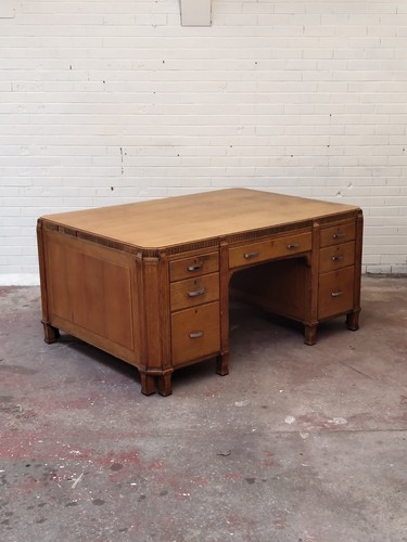 Imposing antique golden oak - imposing,