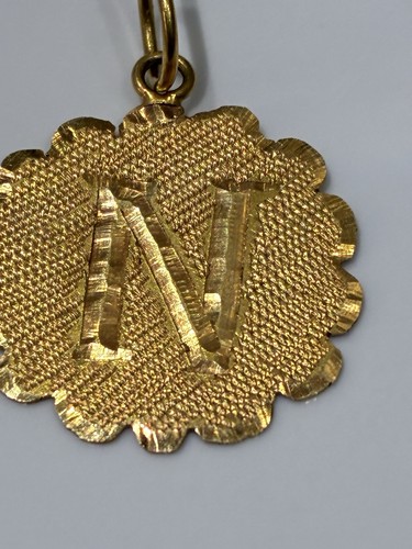 22ct solid gold pendant - 22ct, 1.8g