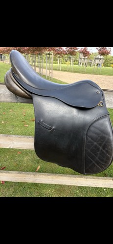 Black saddle 5 - saddle, 17.5”