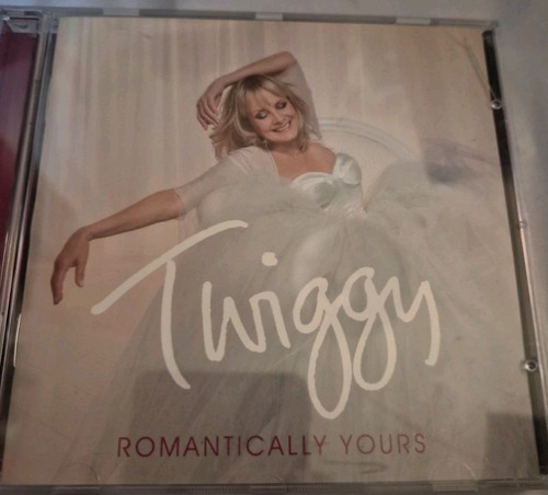 Twiggy romantically yours - twiggy,