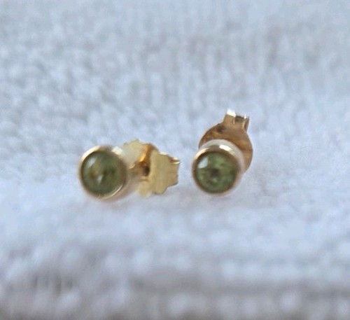 9ct gold peridot stud - gold,