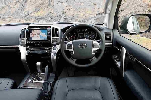 Toyota land cruiser 200 v8 - land,