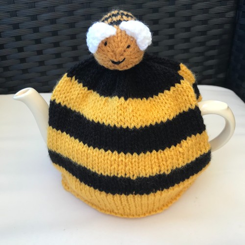 Hand knitted bee tea - hand,