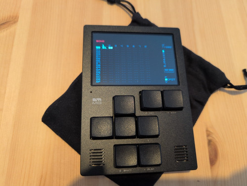 Dirtywave tracker model - m8,