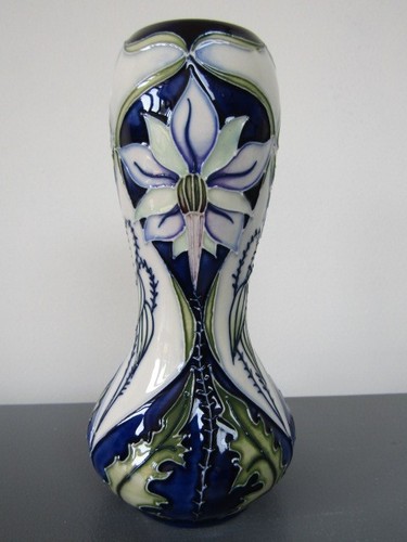 Moorcroft vase meadow - vase, in