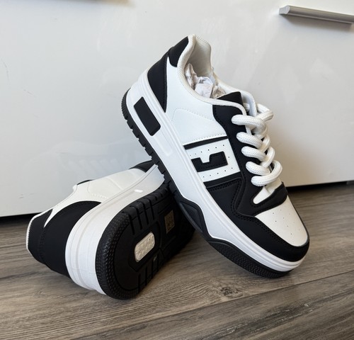 Womens lace flat - up,