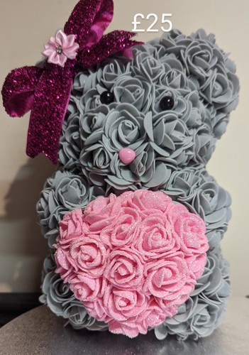 Bear with grey forever roses