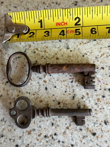 Old vintage keys one - /, keys.