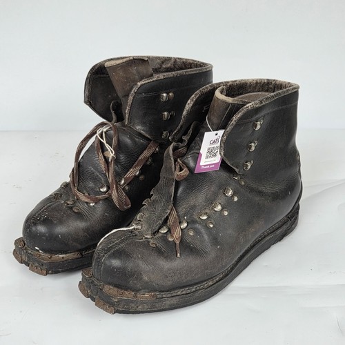 Black leather alpine ski boots - black,