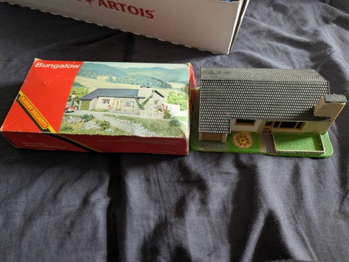 Hornby bungalow with - bungalow, box