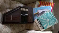 musima vintage autoharp with books