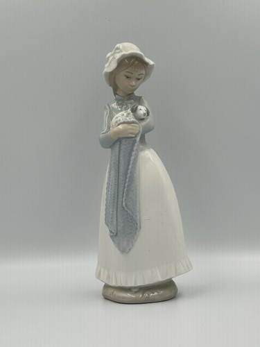Vintage nao lladro figurine - vintage,