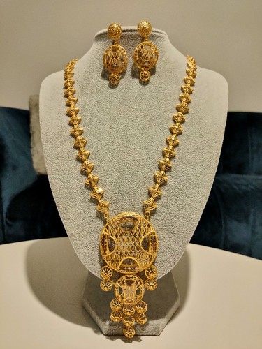 Indian pakistani forming gold - forming,