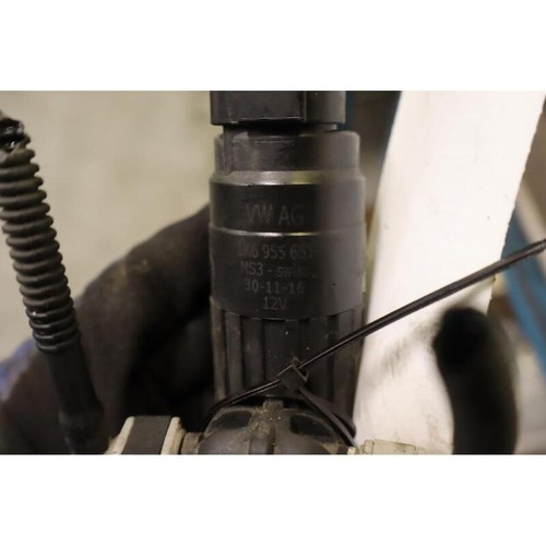 Front windscreen wiper pump - front,