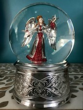 Christmas ~ Angel 👼 Snow Globe ~ Decorative Ornament