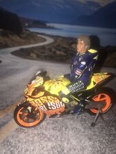 MINICHAMPS  1/12 Valentino Rossi Figure 2004 Leathers
