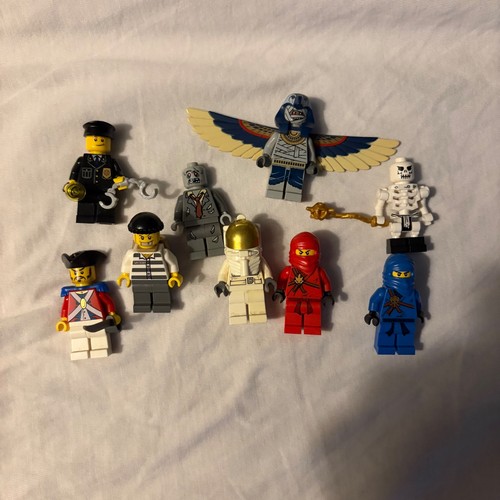 Lego minifigures random - random,