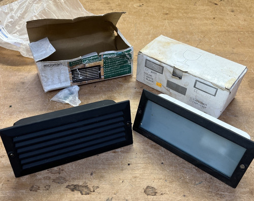 Brick light plain louvered - light, &