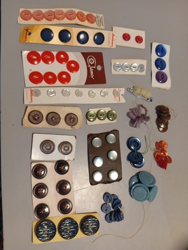 Job lot vintage buttons - lot,
