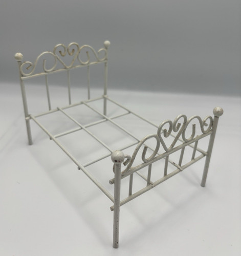 Dolls house miniature metal - dolls,