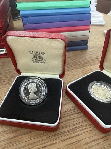 1983 royal mint the - 1983, arms