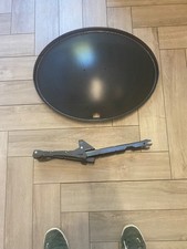 6 x satellite dishes with