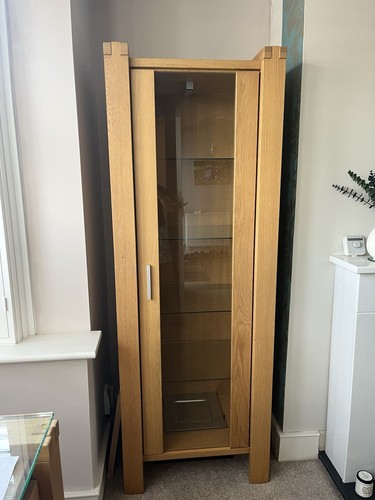 Solid oak cabinet immaculate - solid,