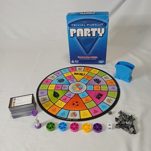 Trivial pursuit party - pursuit, board
