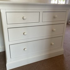 Willis & Gambier White chest of drawers