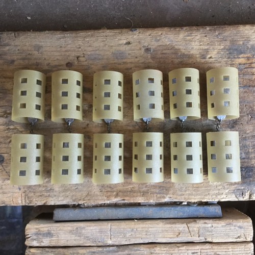 Medium open ended - cage, feeders