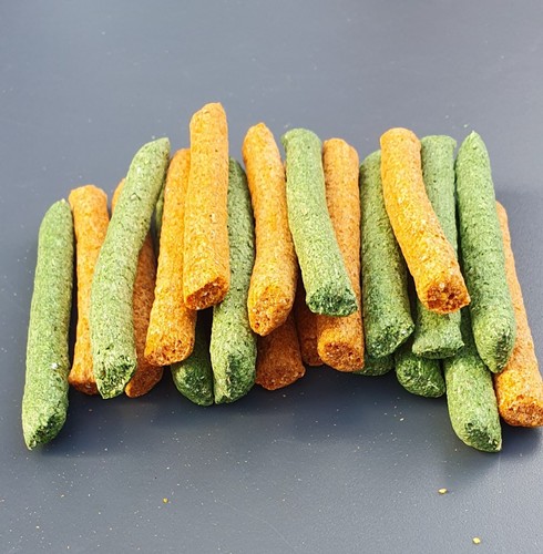 Rabbit alfalfa carrot hay - &,