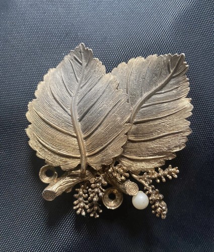 Vintage leaf brooch - vintage,