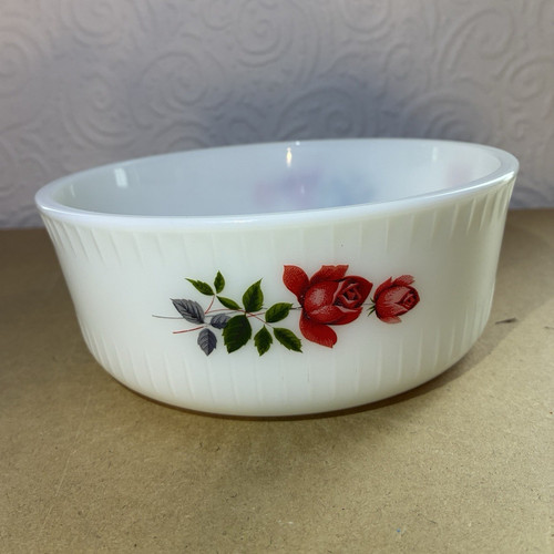 Pyrex white milk glass red - white,
