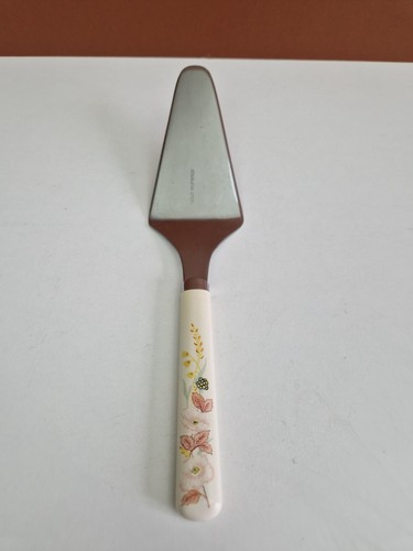 Boots hedge rose cake - hedge, slice