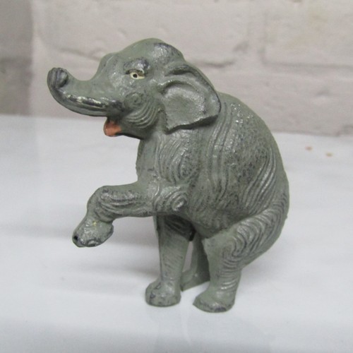 Britains lead elephant - britains, or