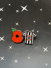 Newcastle brown ale poppy (retro) Tshirt Badge