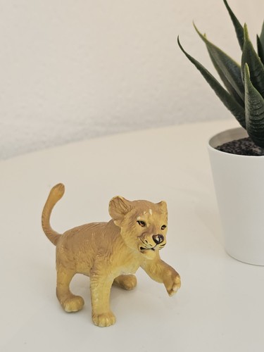 Lion cub plastic - lion,