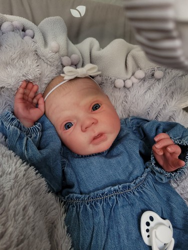 Mayven vivian aleluia - by,