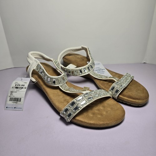 Bnwt ladies white - size, 6