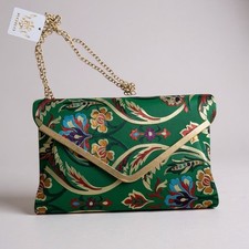 Exquisite emerald green