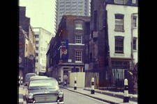 HAND & SHEARS PUB 1970`S (35MM SLIDE) LOT C122